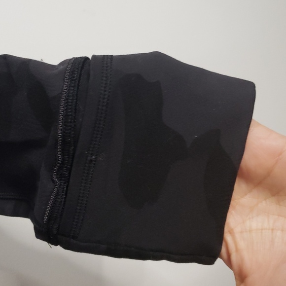 Lululemon Athletica Black Fitted Long Sleeve Camo 8 - Picture 5 of 9